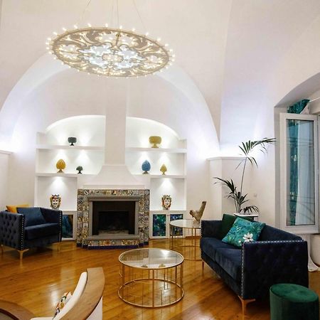 Hostunia Apartment Bagian luar foto