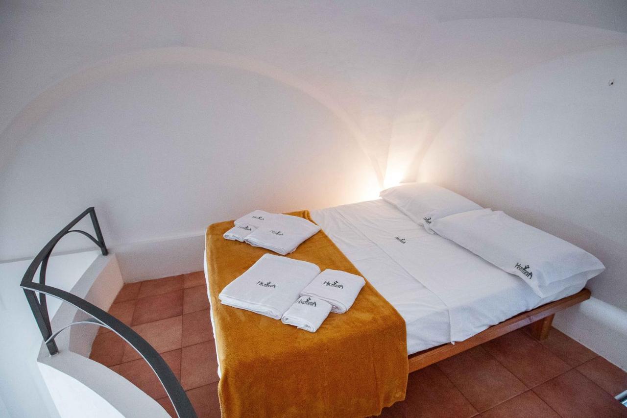 Hostunia Apartment Bagian luar foto